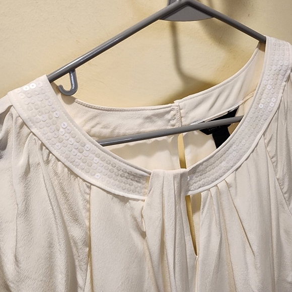 WHITE HOUSE BLACK MARKET ivory 100% silk relaxed fit  sequins top size M - Picture 4 of 11